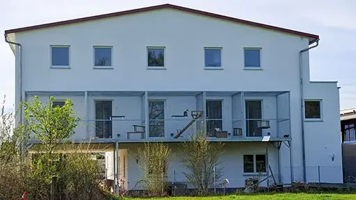 Außenansicht der neuen Katzenstation von ATTiS – Nordseite